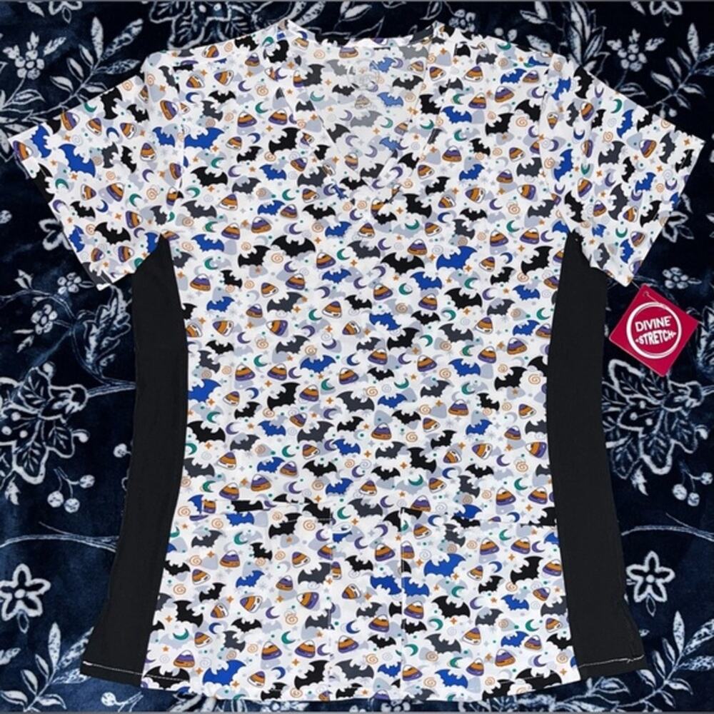 NWT! Divine Stretch Halloween Bats & Candy Corn Graphic Print Scrub Top 19” P2P